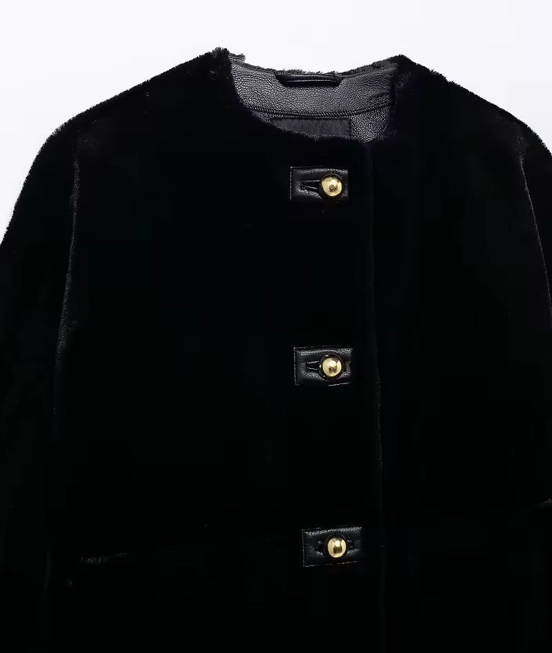 Samtjacke mit Goldknöpfen