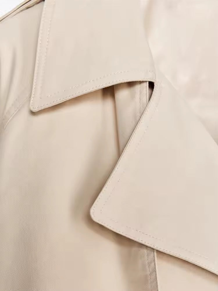Kurzer Trenchcoat „Classic Beige“ mit Bindegürtel