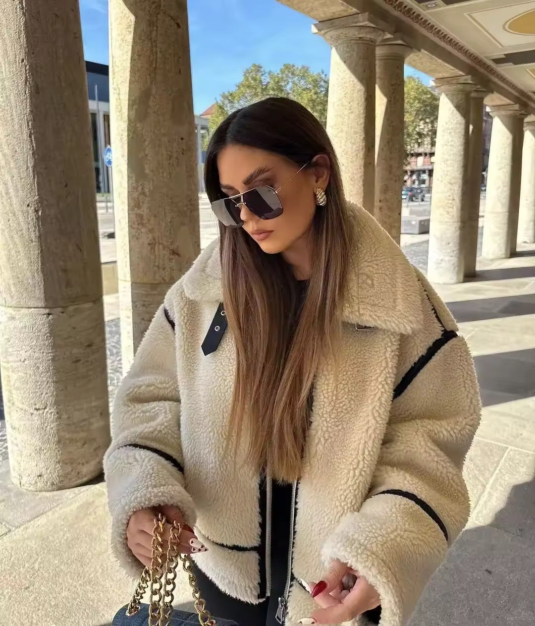 Cozy teddy jacket with contrast details