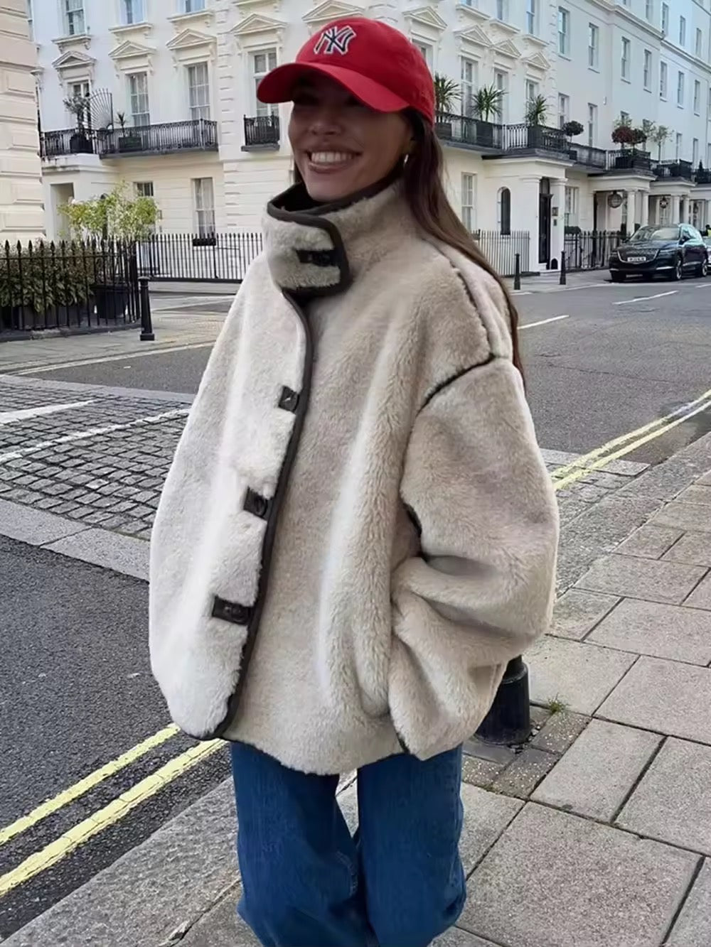 Elegant teddy jacket with contrast details – beige/brown