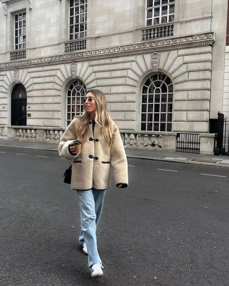 Manteau en peluche élégant avec fermetures à bascule – beige