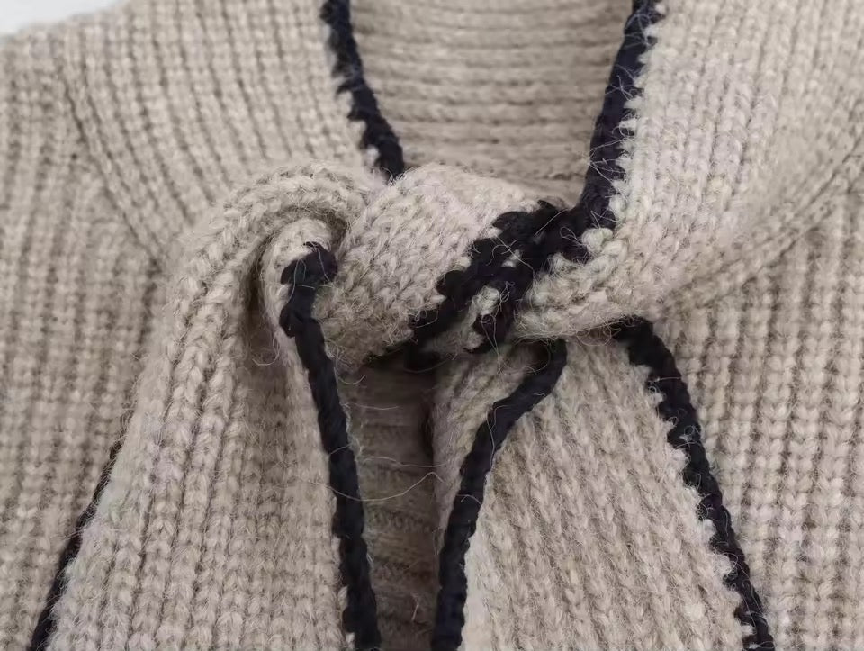 Strickweste mit Schleifenkragen