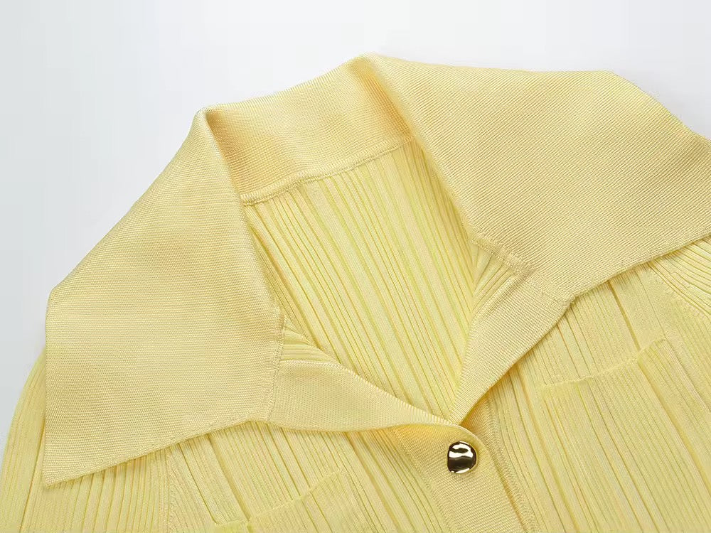 Elegantes Strick-Midikleid mit Knopfleiste