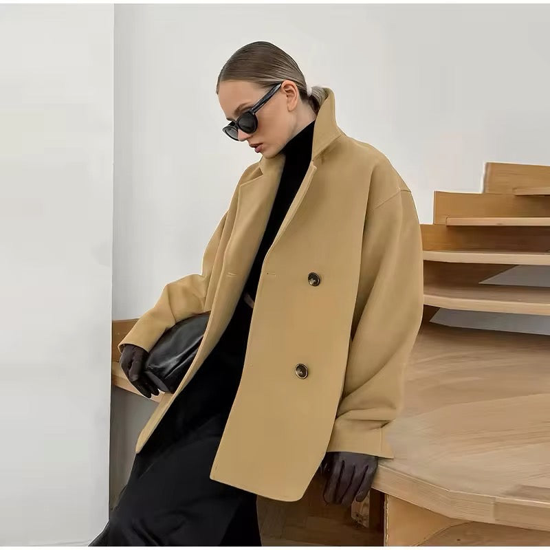 Manteau camel classique avec patte de boutonnage double