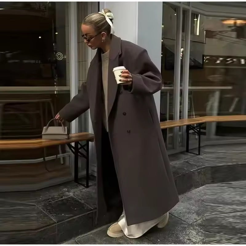 Long coat in dark brown – elegant classic