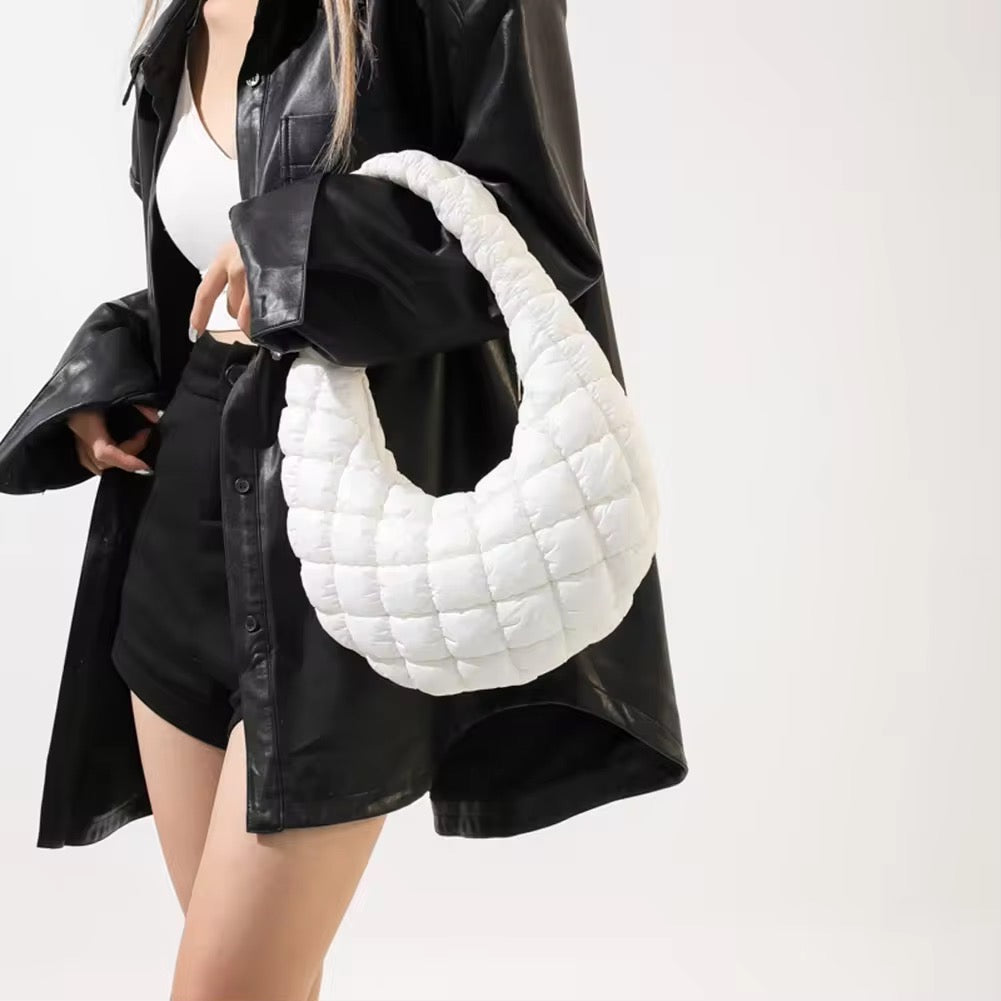 Sac matelassé en forme de croissant