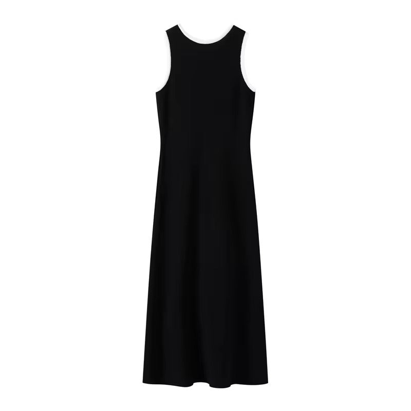 Elegant black and white dress with gold button details