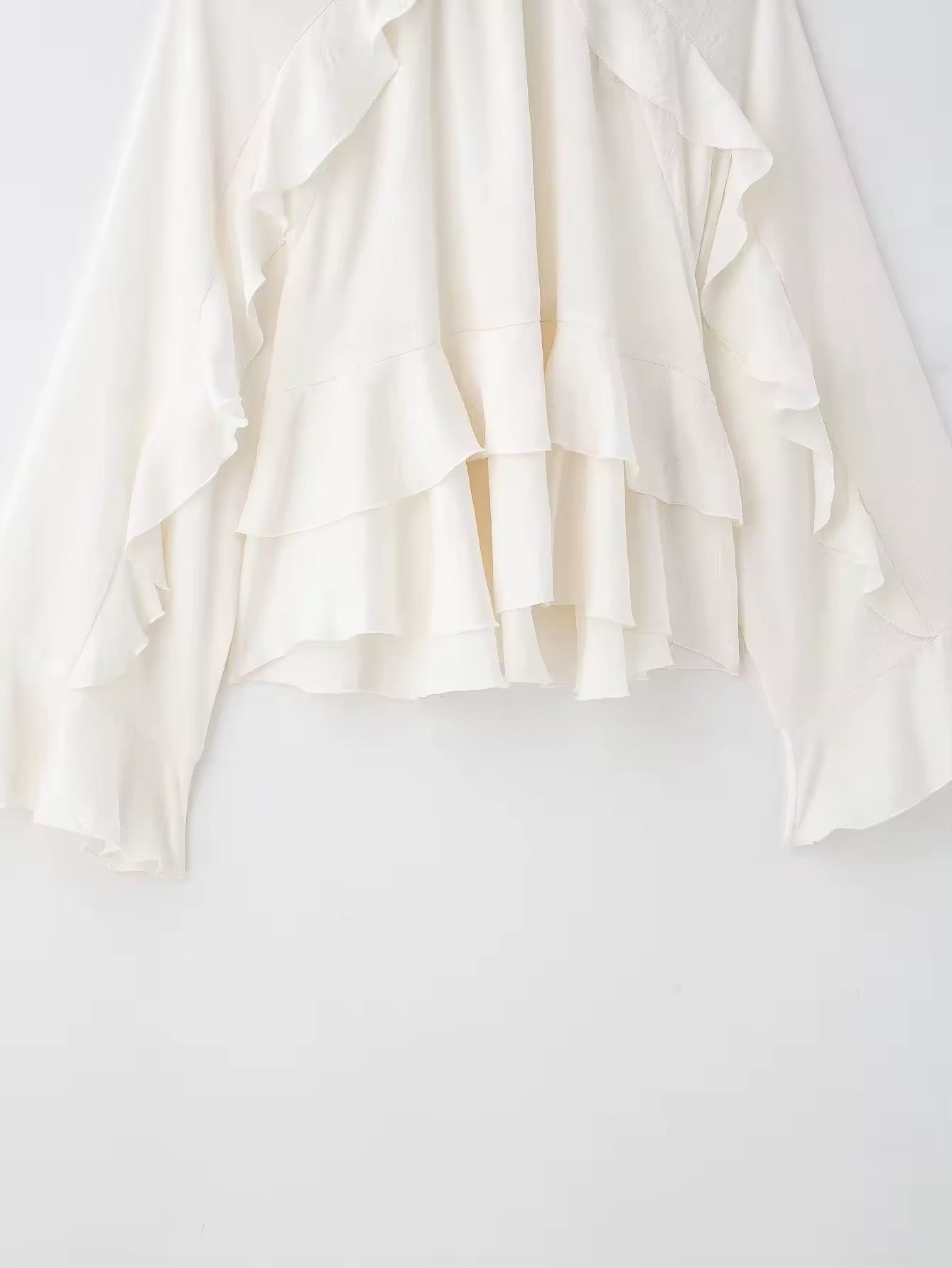 Elegante Volant-Bluse in Cremeweiẞ
