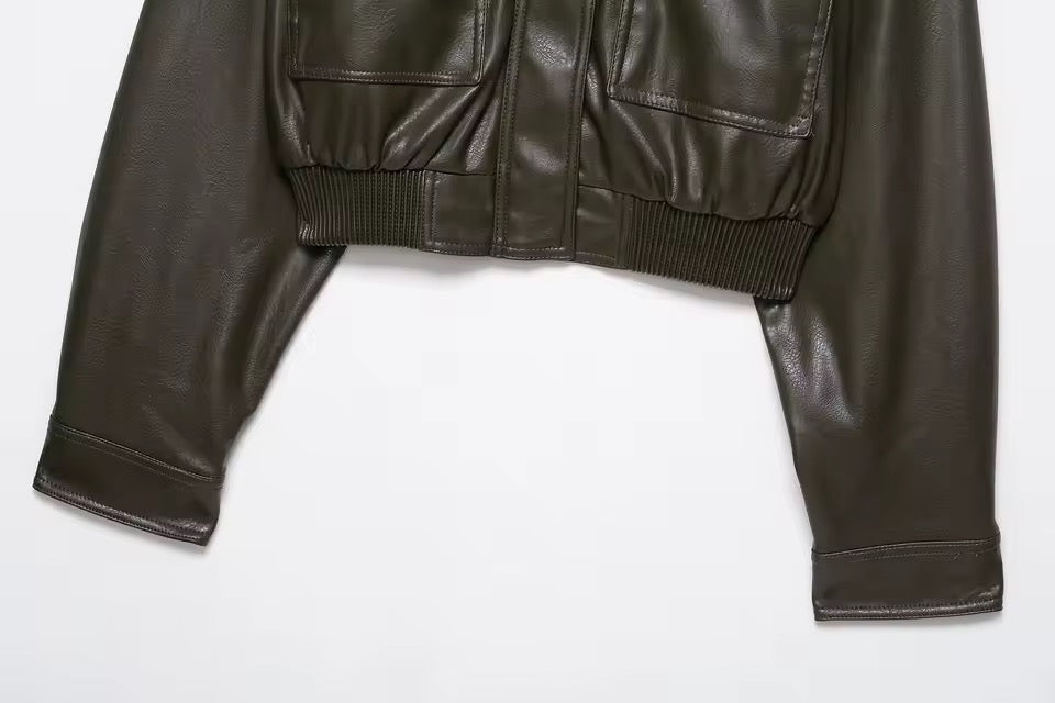 Cropped Kunstlederjacke im Utility-Stil