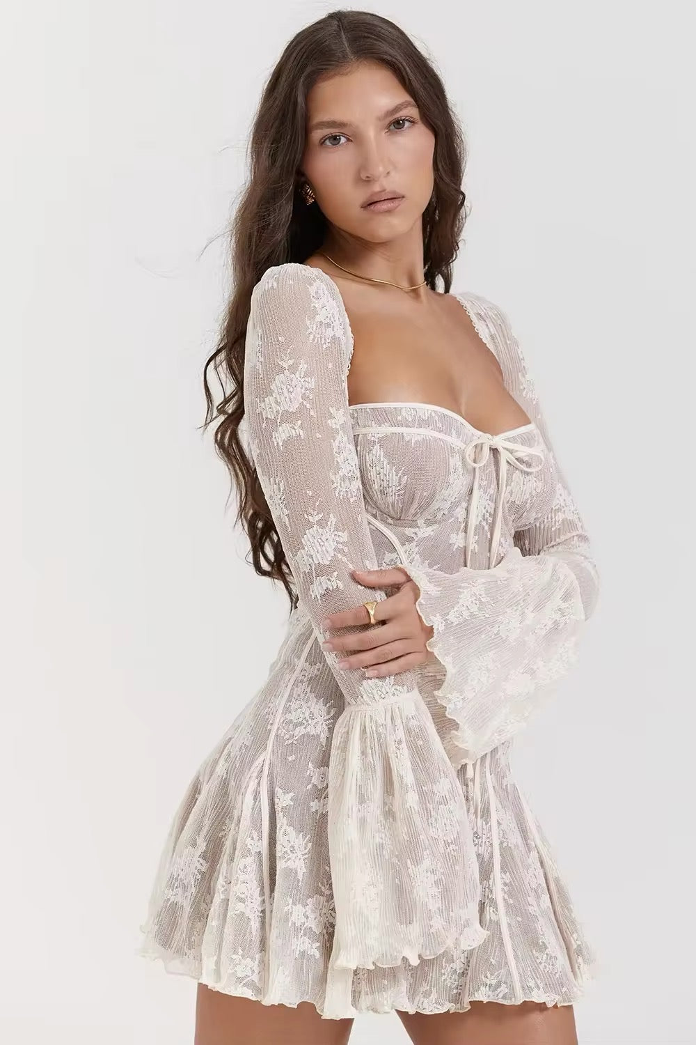 Elegant lace mini dress with puff sleeves