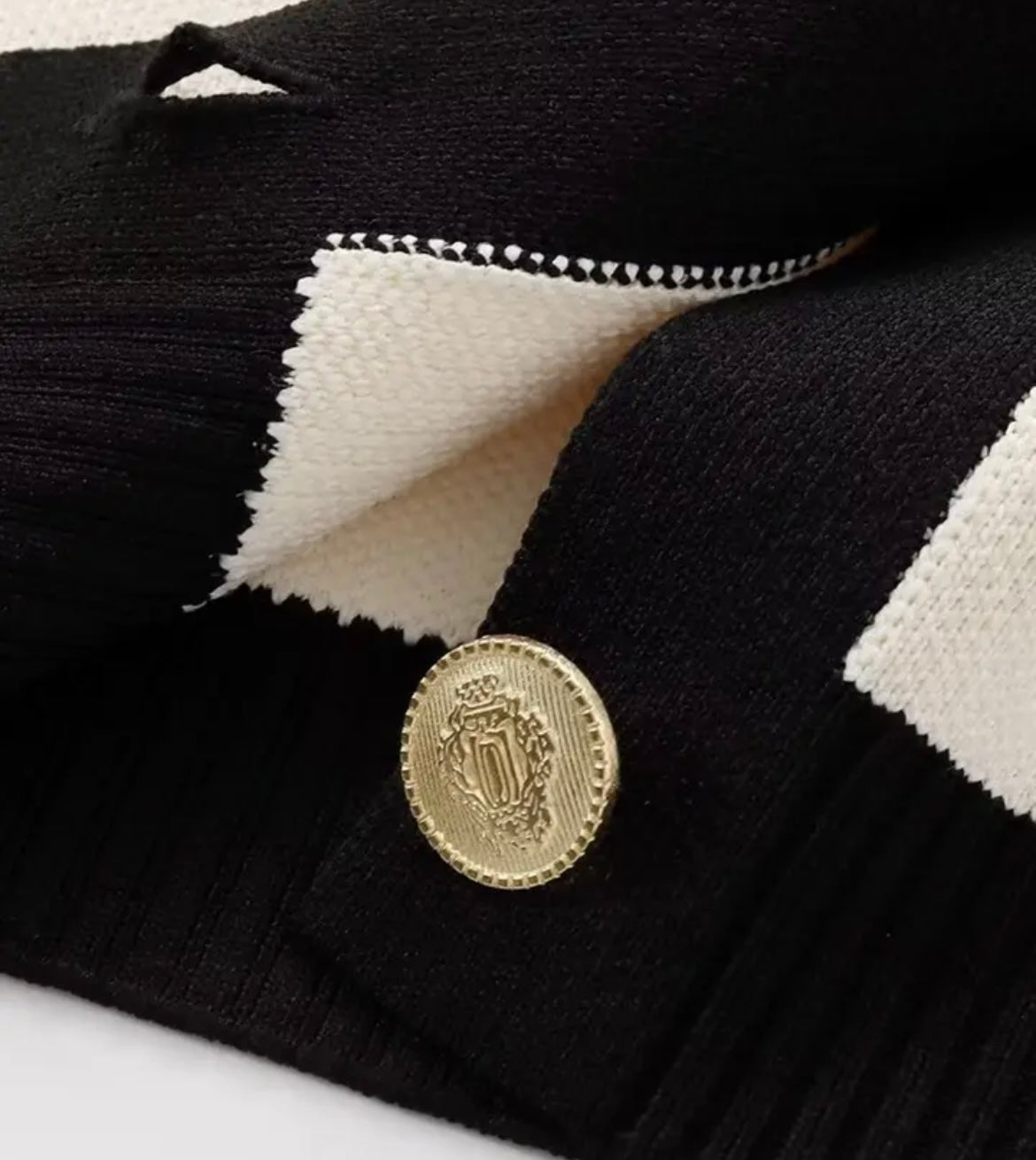 Elegant cardigan with short sleeves