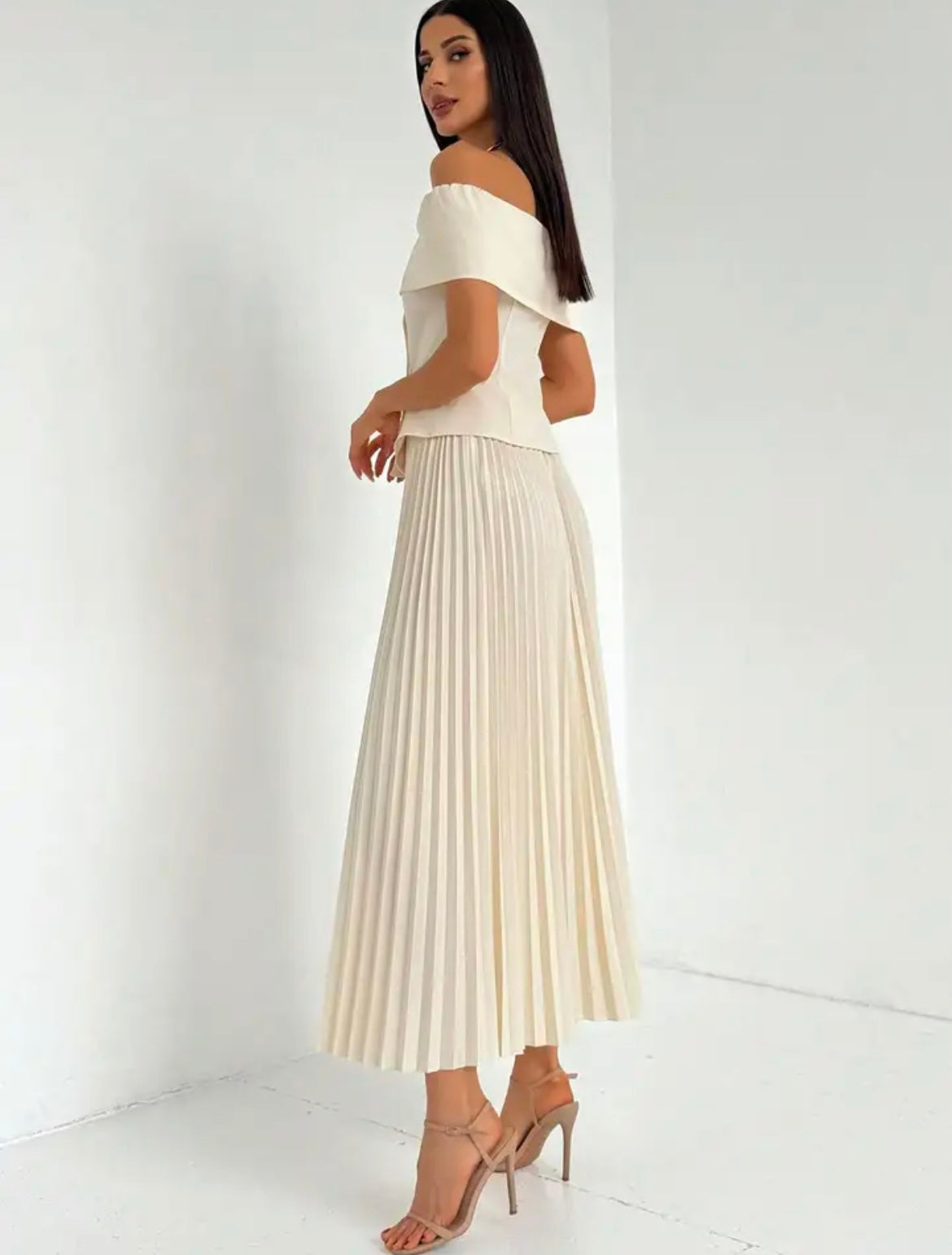 Elegant off-shoulder maxi dress with pleated skirt in cream