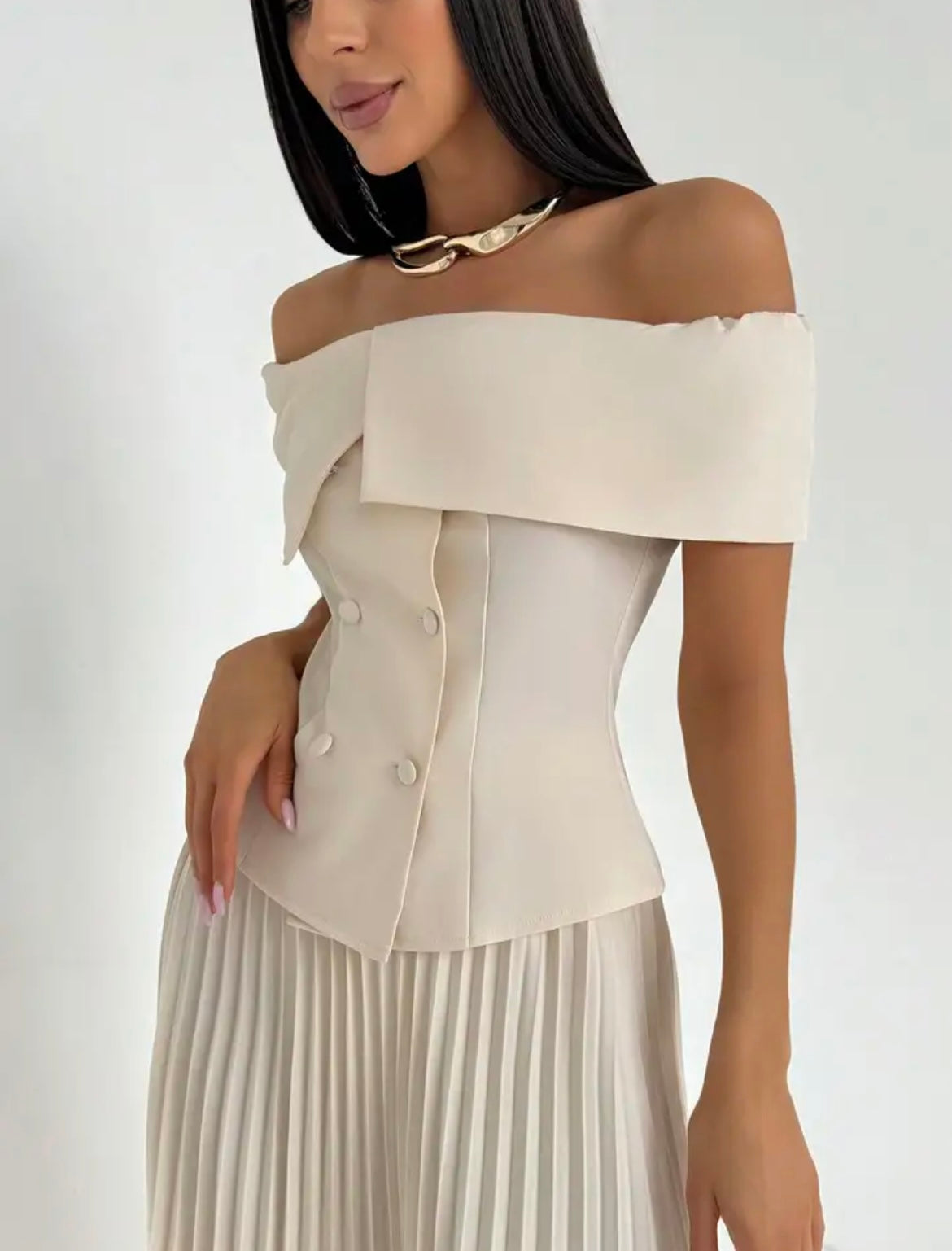 Elegant off-shoulder maxi dress with pleated skirt in cream