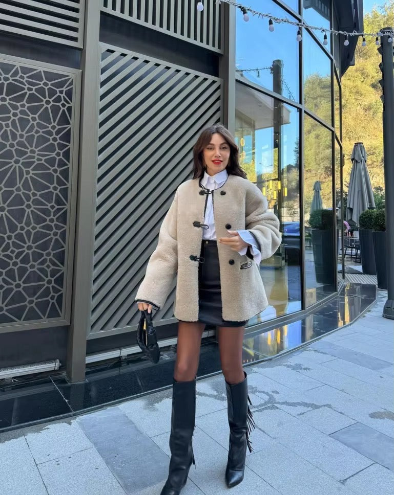 Manteau en peluche élégant avec fermetures à bascule – beige