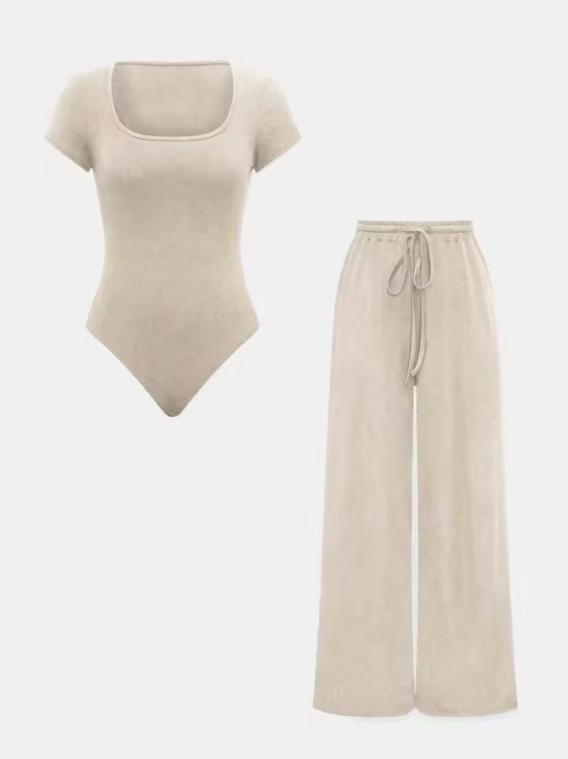 Zweiteiliges Lounge-Set – Body & Weite Hose