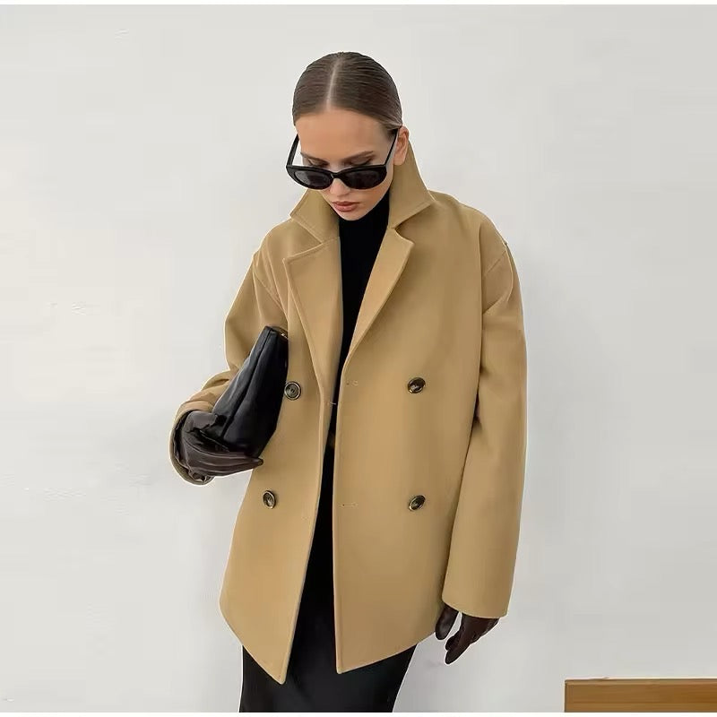 Manteau camel classique avec patte de boutonnage double