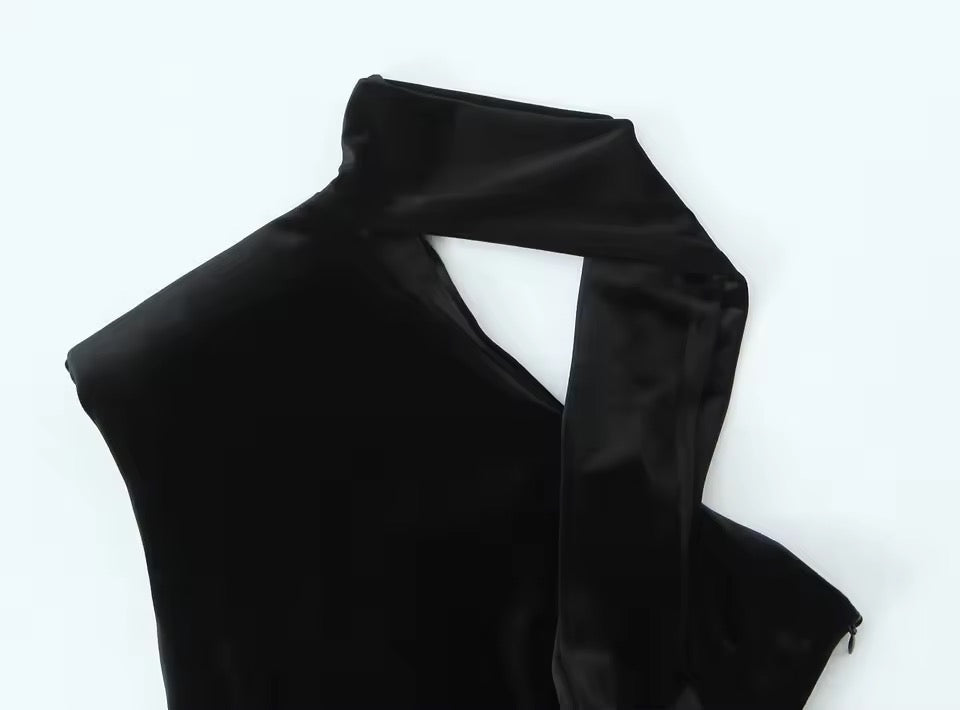 One-Shoulder Kleid mit Drapierung