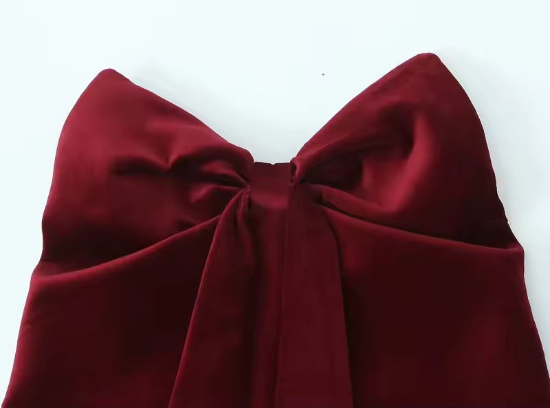 Elegantes Samt-Oberteil mit großer Schleife in Bordeauxrot