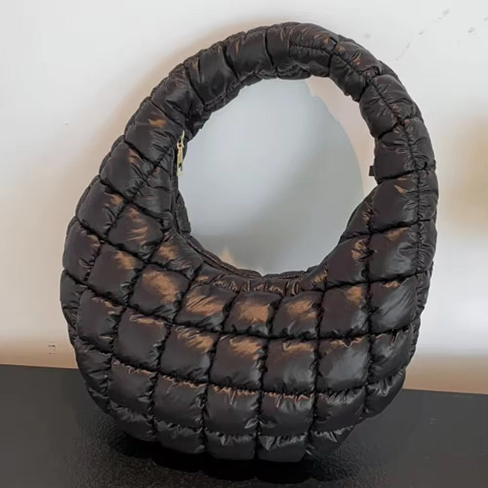 Sac matelassé en forme de croissant