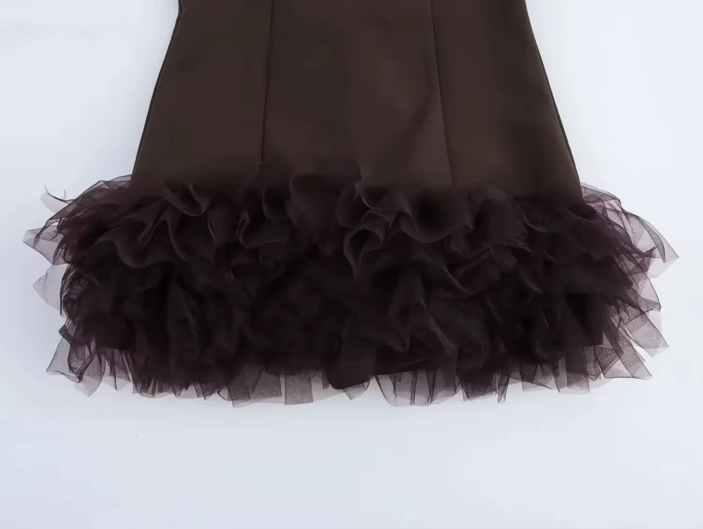 Robe de cocktail élégante avec détails en tulle