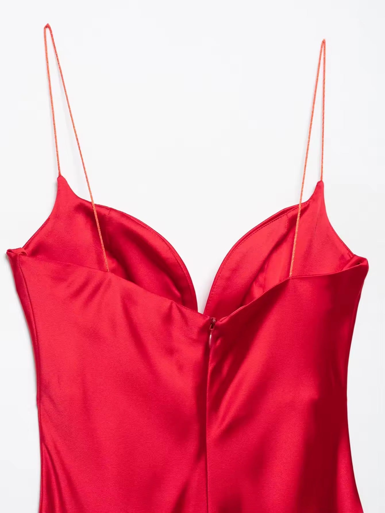 Elegantes Satin-Maxikleid mit Spaghettiträgern