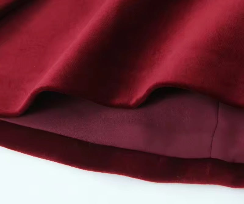Elegantes Samt-Oberteil mit großer Schleife in Bordeauxrot