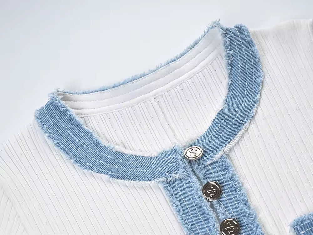 Elegantes Strick-Midikleid mit Denim-Details