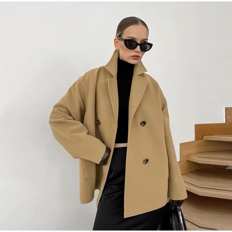 Manteau camel classique avec patte de boutonnage double