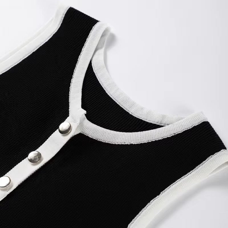 Elegant black and white dress with gold button details