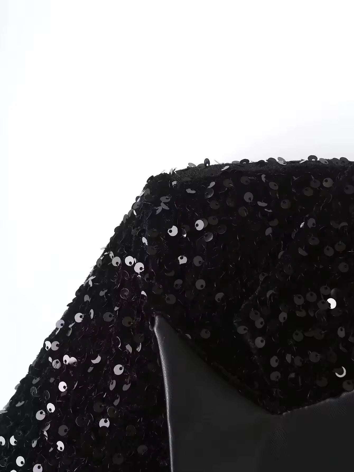 Elegant sequin blazer with belt