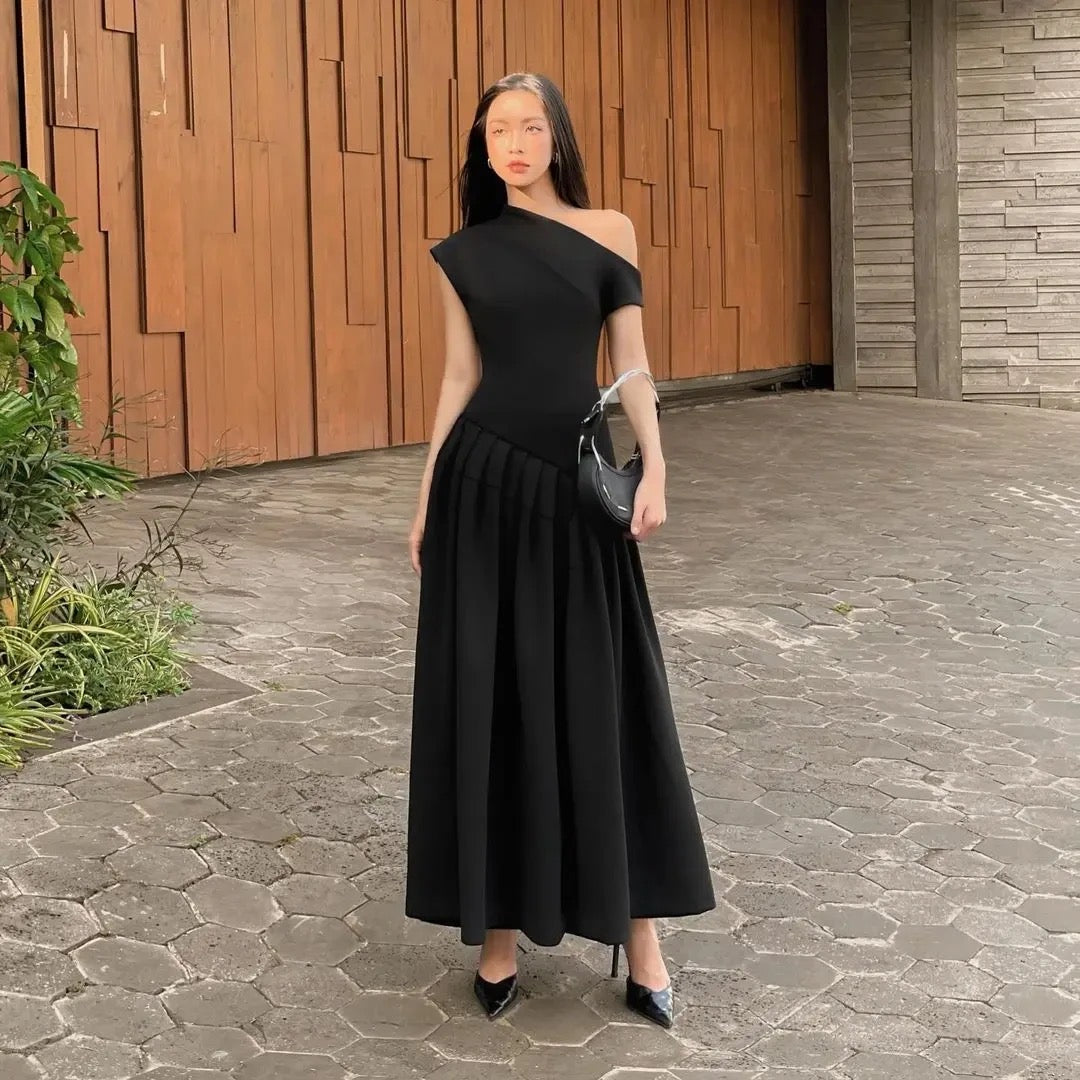 Elegant black one-shoulder maxi dress