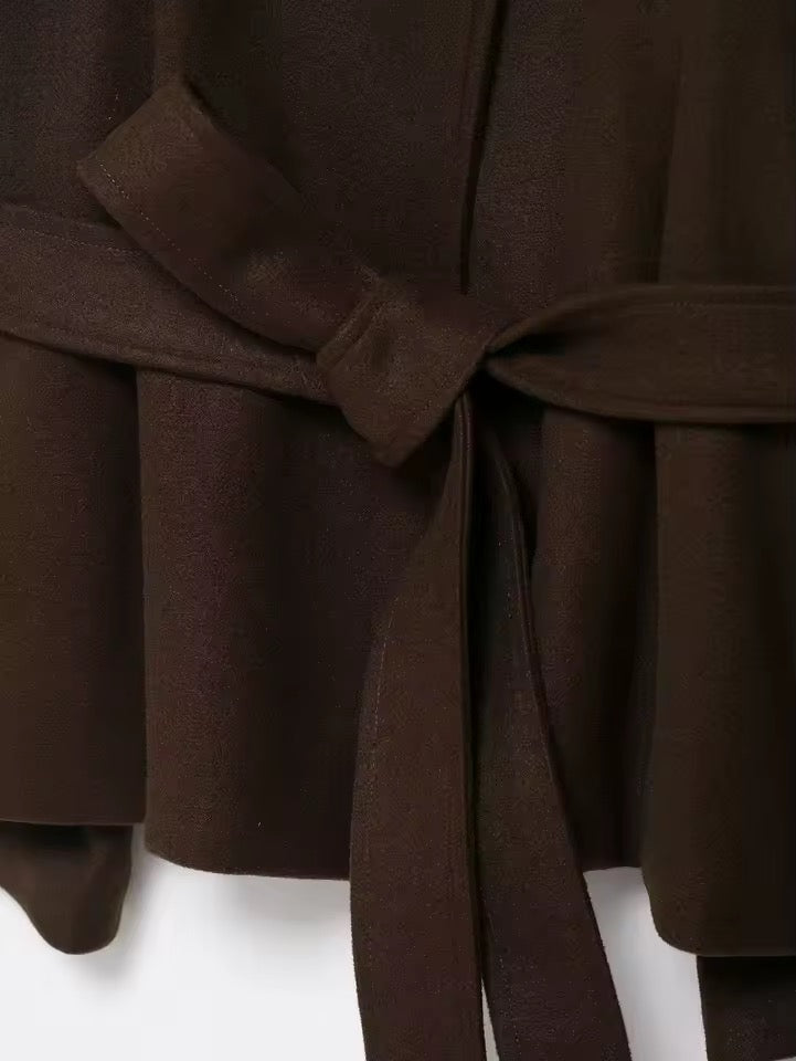 Cape-Mantel mit Bindegürtel