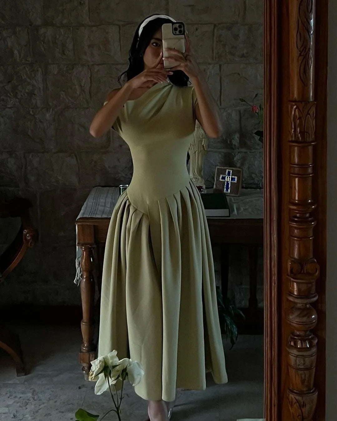 Elegant black one-shoulder maxi dress