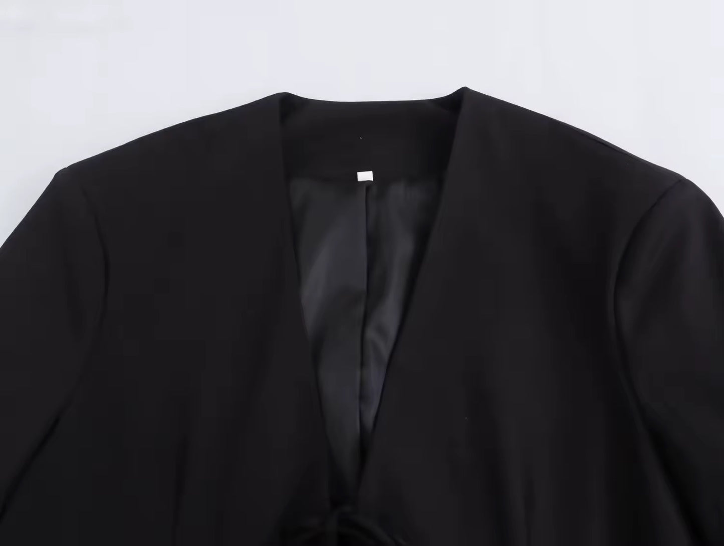 Eleganter Schwarzer Blazer mit Bindeschleife