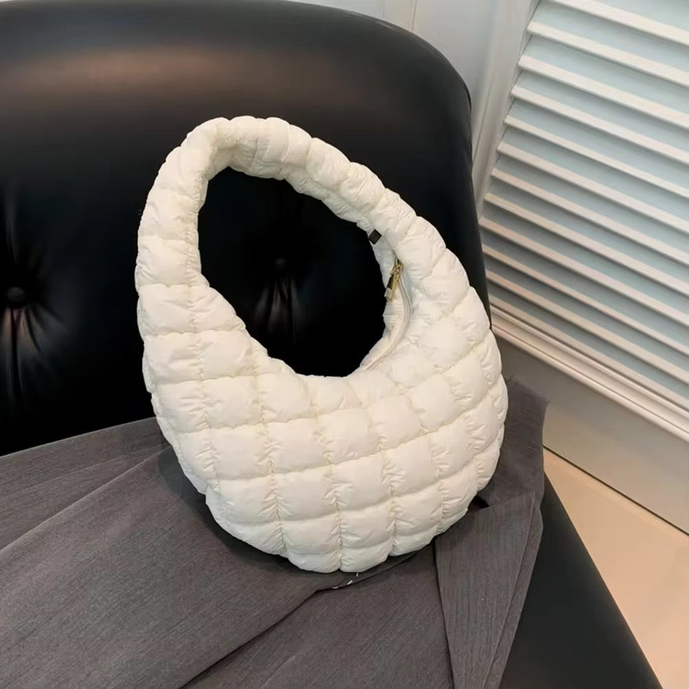 Sac matelassé en forme de croissant