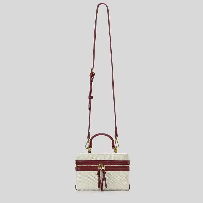 Stylish shoulder bag made of canvas and leather