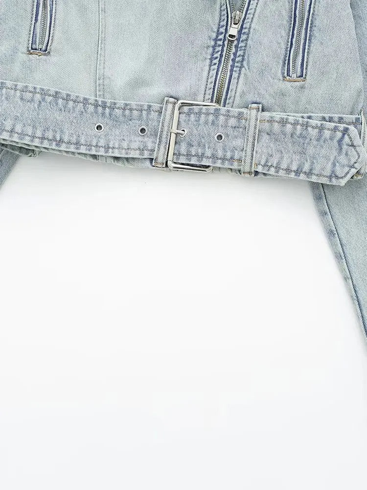 Veste courte en denim bleu clair avec ceinture