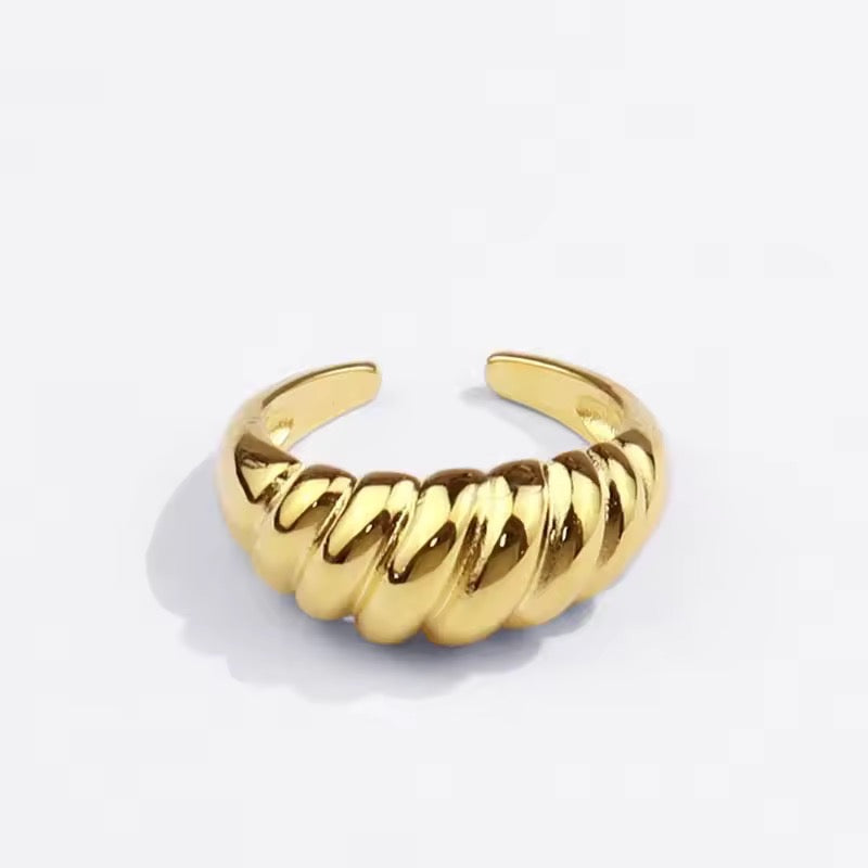 Twisted Statement Ring