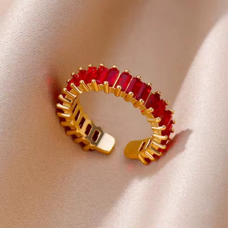 Ring mit funkelnden Zirkonia-Steinen