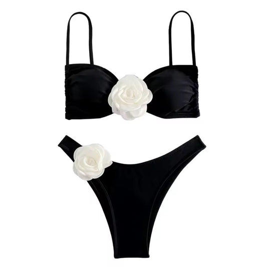 Schwarzer Bikini mit 3D-Rosen-Applikation