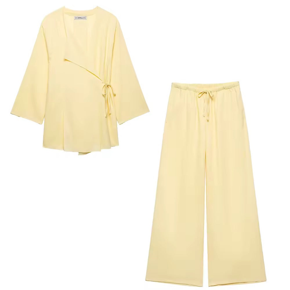 Zweiteiler – Wickelbluse & Weite Hose in Pastellgelb