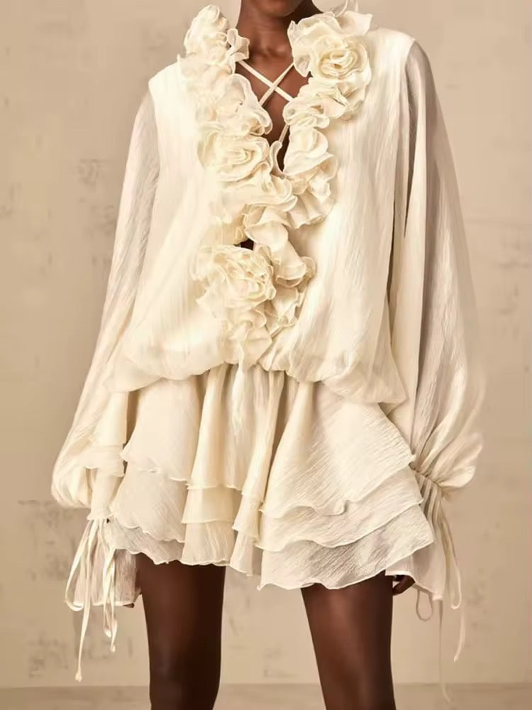 Romantische Rüschen-Bluse mit Shorts