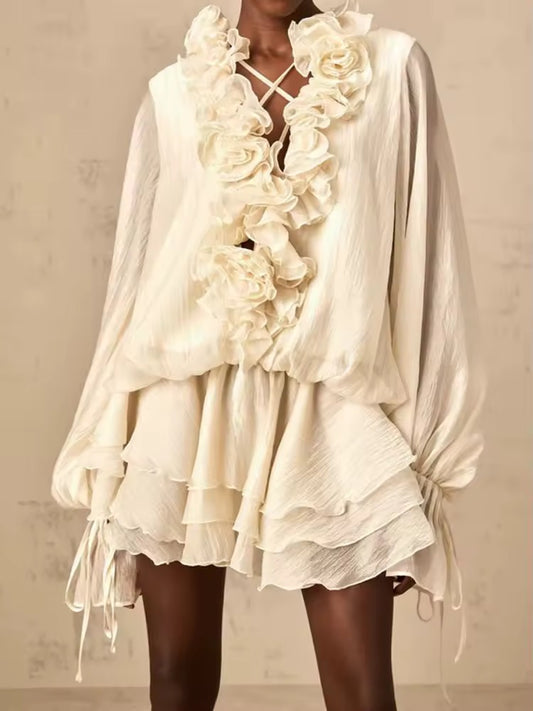 Romantische Rüschen-Bluse mit Shorts