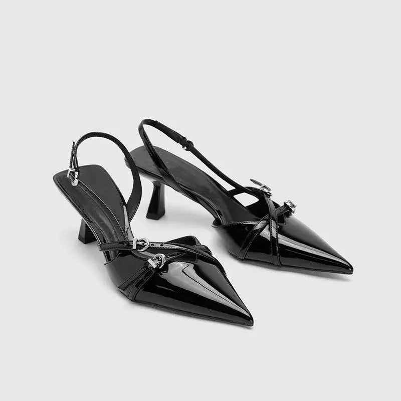 Schwarze Lackleder Slingback-Pumps mit Riemchen