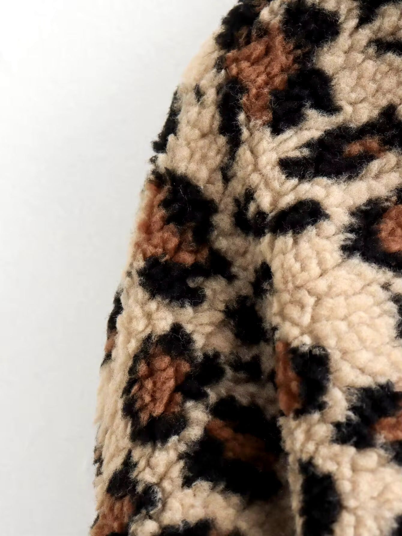 Kuschelige Leoparden-Cardigan mit Knopfleiste