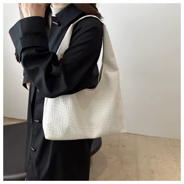 Geflochtene Schultertasche