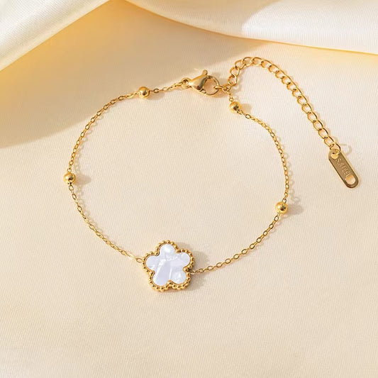 Clover Armband mit Goldenen Perlen