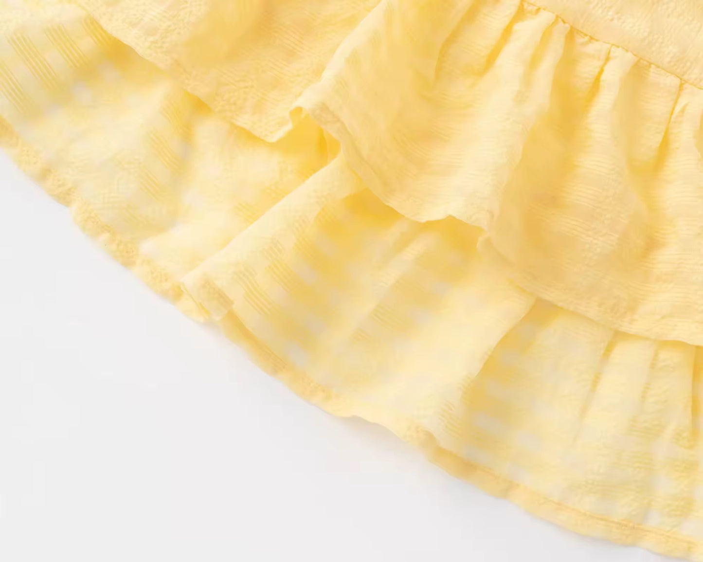 Sommerkleid mit Wasserfall-Saum