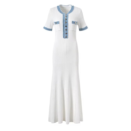 Elegantes Strick-Midikleid mit Denim-Details