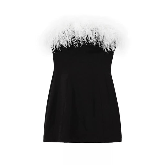 Robe de cocktail noire avec bordure en plumes